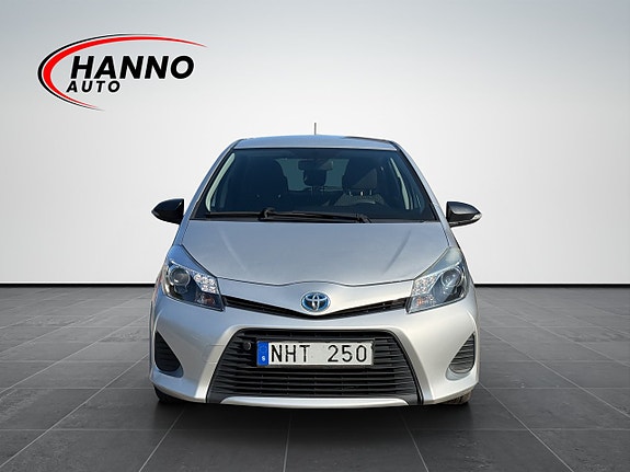 Toyota Yaris 8 of 30
