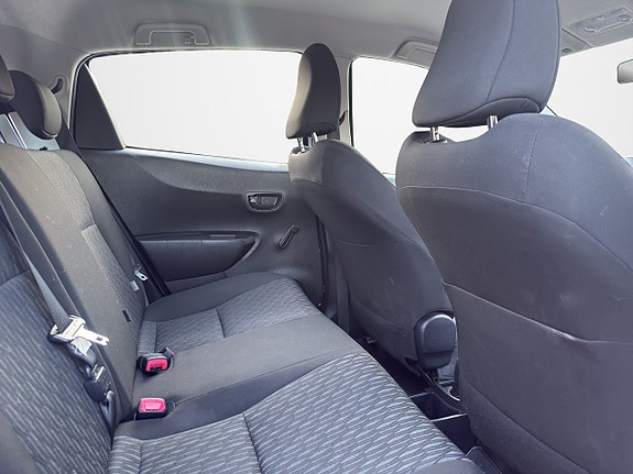 Toyota Yaris 17 of 30