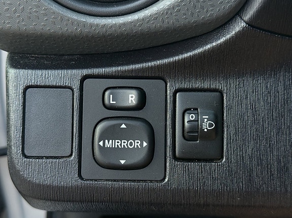 Toyota Yaris 30 of 30