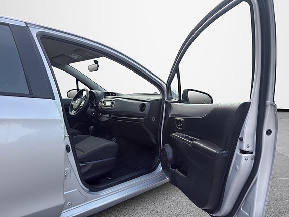 Toyota Yaris 15 of 30