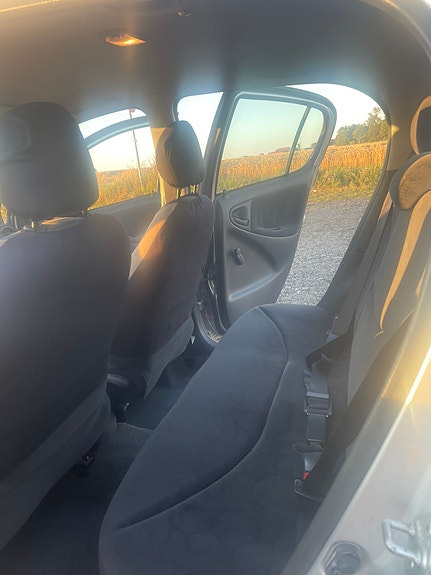Toyota Yaris 6 of 6