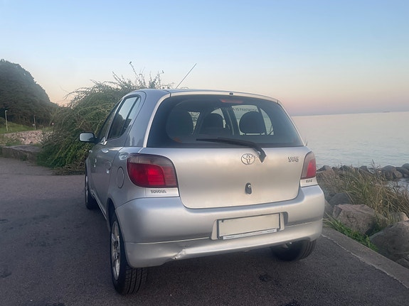 Toyota Yaris 3 of 6