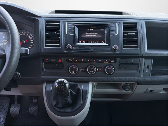 Volkswagen Caravelle 28 of 30