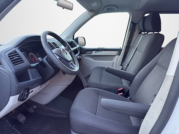 Volkswagen Caravelle 11 of 30