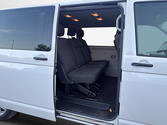 Volkswagen Caravelle 16 of 30