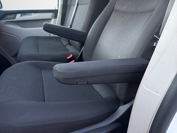 Volkswagen Caravelle 19 of 30