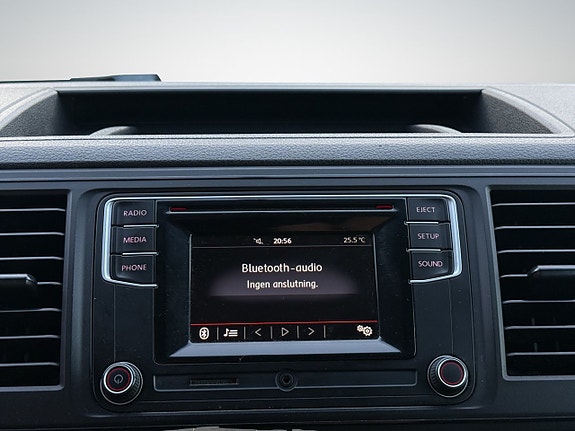 Volkswagen Caravelle 22 of 30