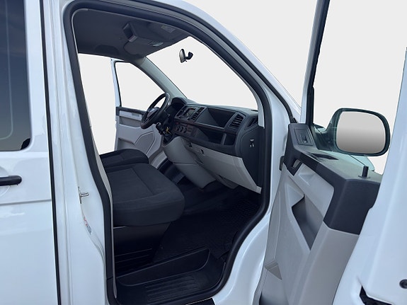 Volkswagen Caravelle 13 of 30