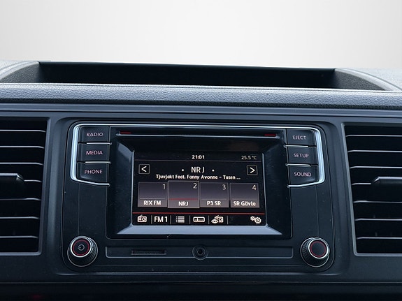 Volkswagen Caravelle 23 of 30