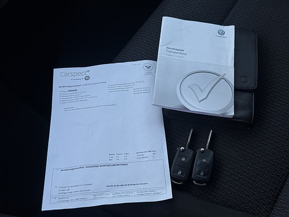 Volkswagen Caravelle 26 of 30