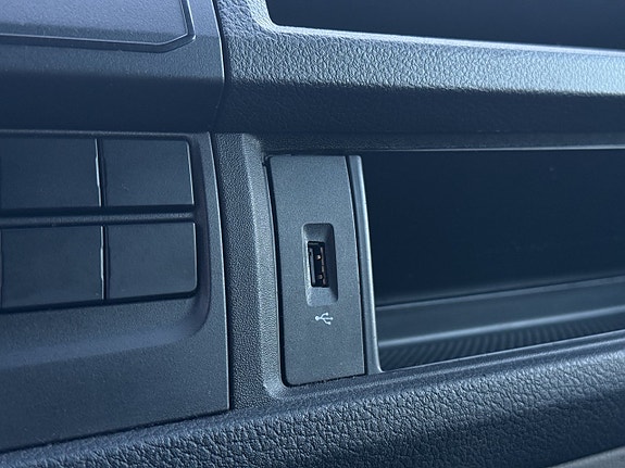 Volkswagen Caravelle 30 of 30