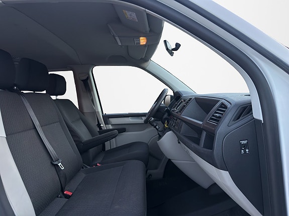Volkswagen Caravelle 14 of 30
