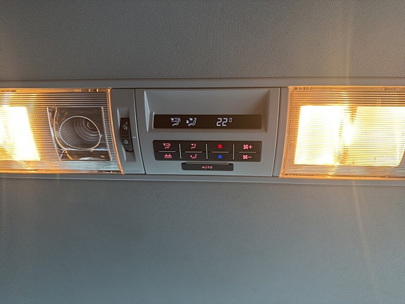 Volkswagen Caravelle 25 of 30