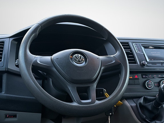 Volkswagen Caravelle 27 of 30