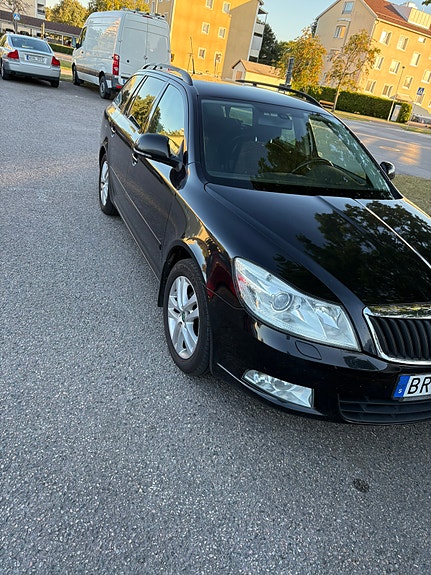 Skoda Octavia 2 of 7