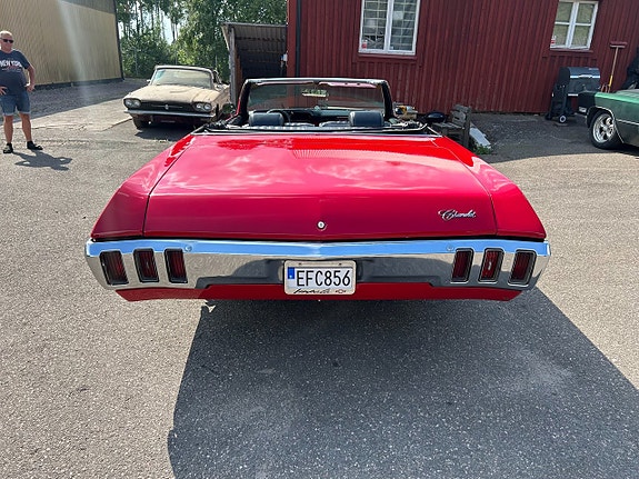Chevrolet Impala 9 of 17