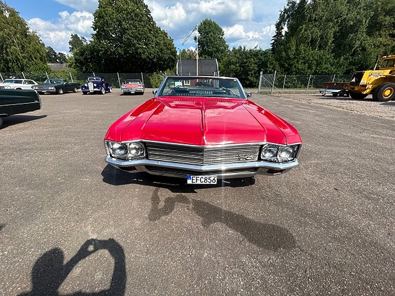 Chevrolet Impala 8 of 17