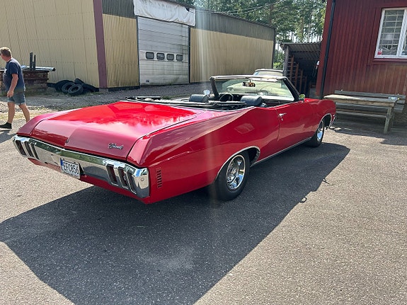 Chevrolet Impala 3 of 17