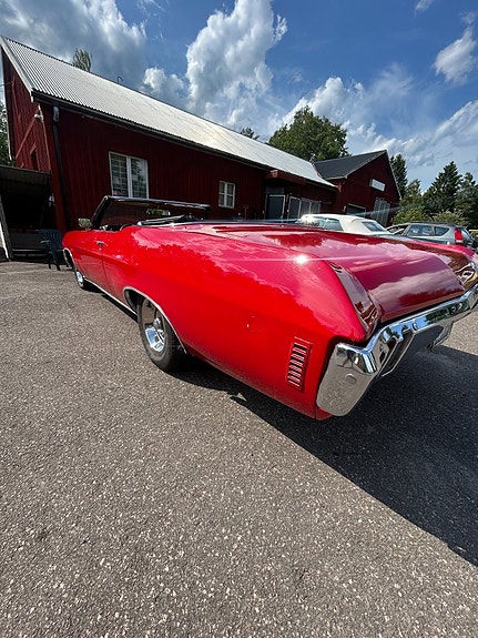 Chevrolet Impala 4 of 17