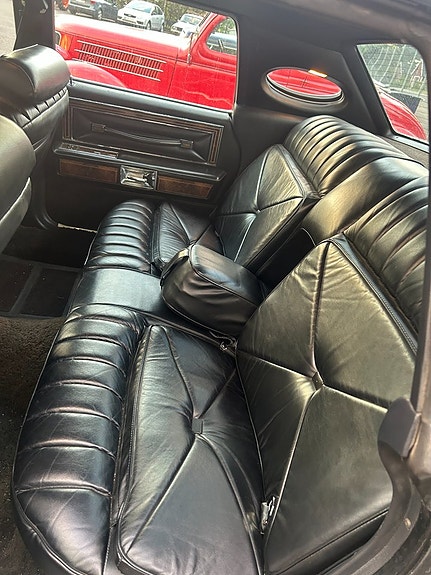Lincoln Continental 9 of 11