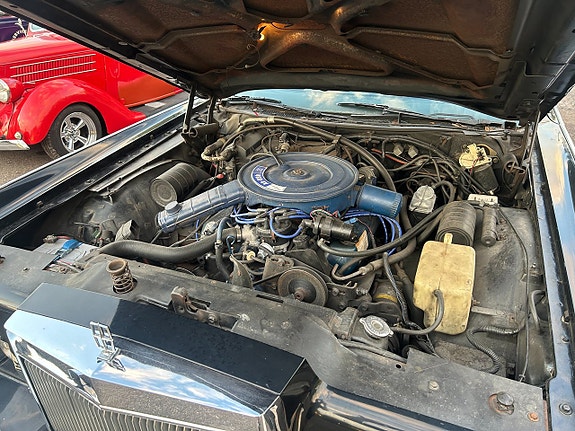 Lincoln Continental 6 of 11