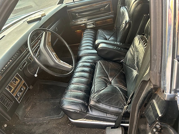 Lincoln Continental 8 of 11