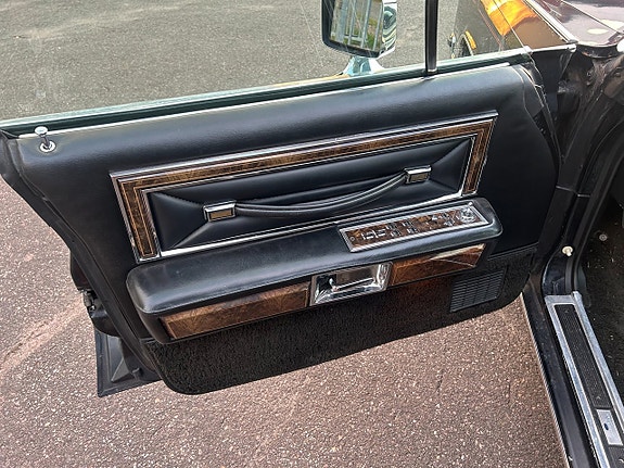 Lincoln Continental 10 of 11