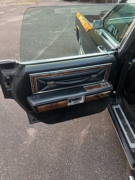 Lincoln Continental 11 of 11