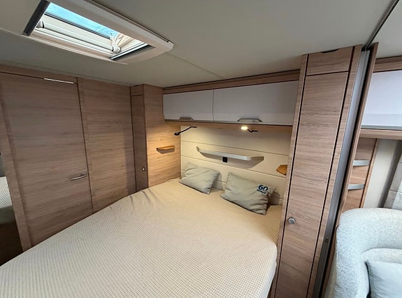 Knaus Südwind 650 PXB - Queenbed -Frontkök - 60YEdition 9 of 14
