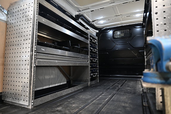 Ford Transit Custom 8 of 30