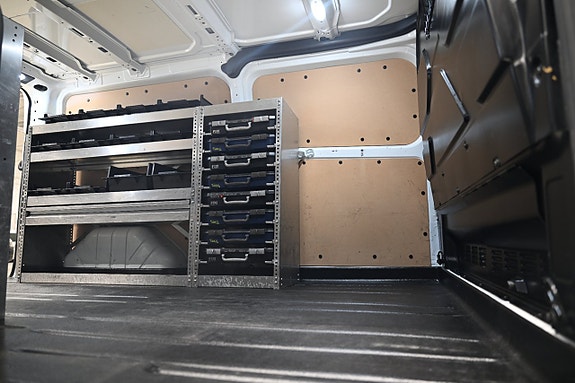 Ford Transit Custom 12 of 30