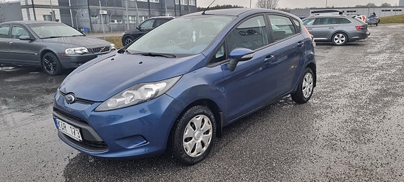 Ford Fiesta 2 of 5