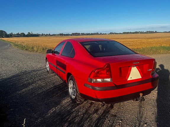 Volvo S60 2 of 8