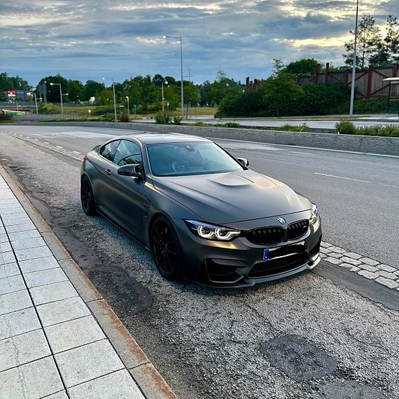 BMW M4 2 of 9