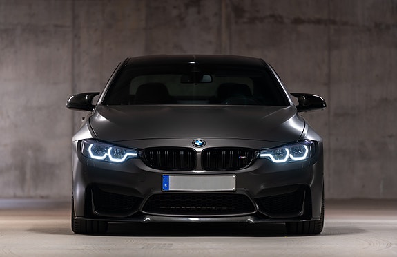 BMW M4 3 of 9