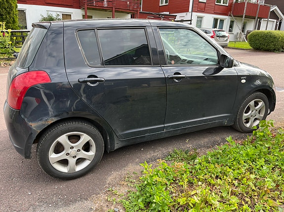 Suzuki Swift 3 of 5