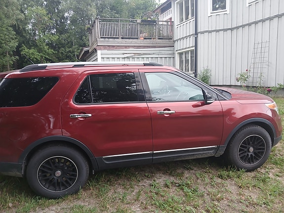 Ford Explorer 3 of 3