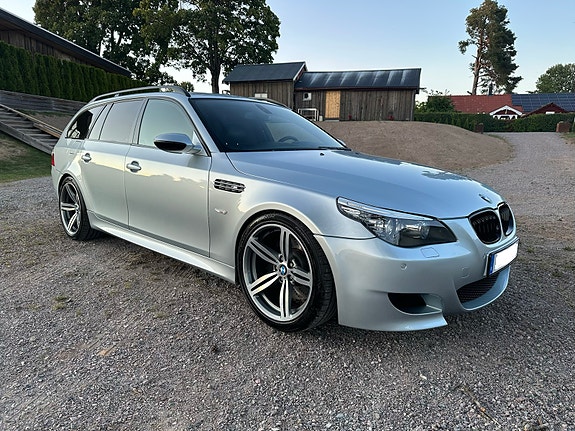 BMW M5 3 of 9
