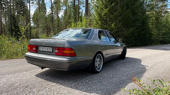 Lexus LS400 5 of 8