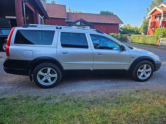 Volvo XC70 2 of 12