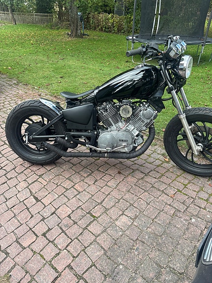 Yamaha XV750 2 of 3