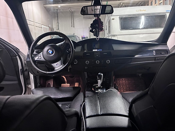 BMW 520d 3 of 5