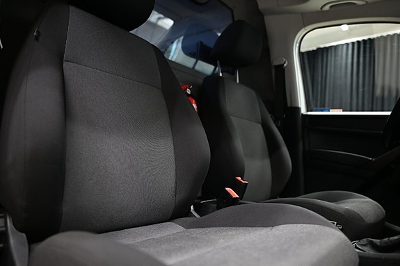 Volkswagen Caddy Maxi 26 of 30