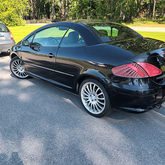 Peugeot 307 CC 2 of 5