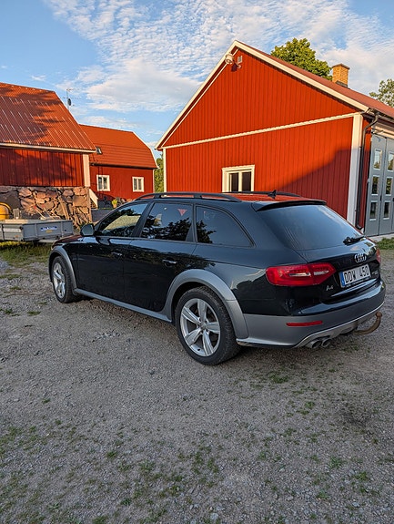 Audi A4 allroad 2 of 3