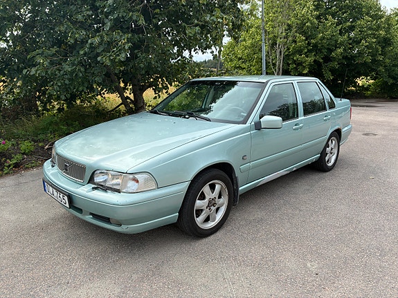 Volvo S70 2 of 6