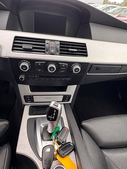 BMW 530i 15 of 16