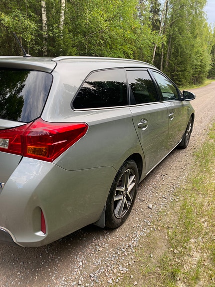 Toyota Auris 5 of 9