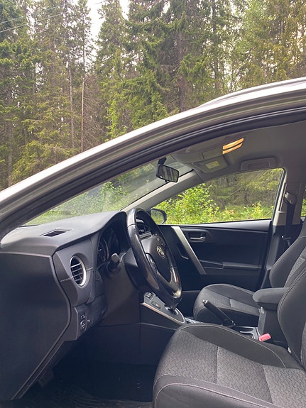 Toyota Auris 8 of 9