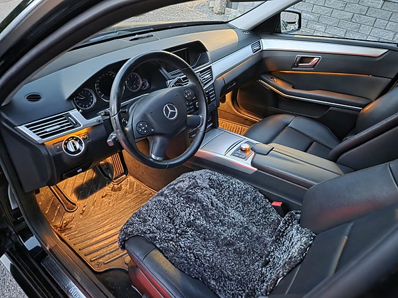 Mercedes-Benz E200 5 of 6